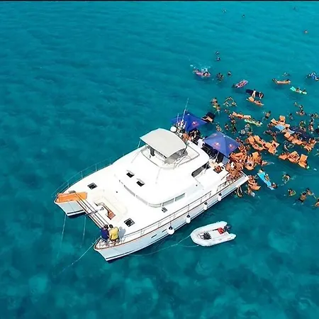 Botel Charter Boat Salento