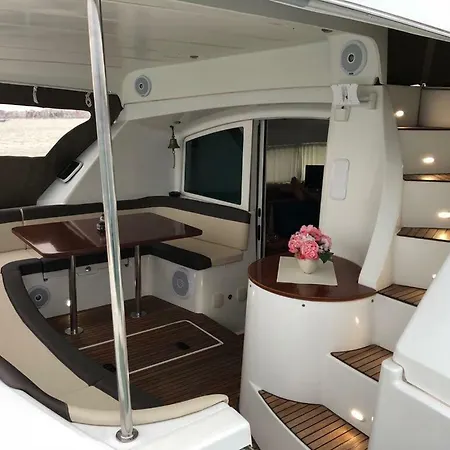 Charter Boat Salento Botel *