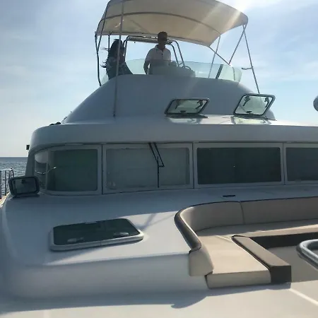 Botel Charter Boat Salento *
